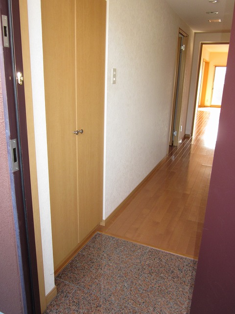 Entrance. It is flat. Shoes BOX also large capacity! !