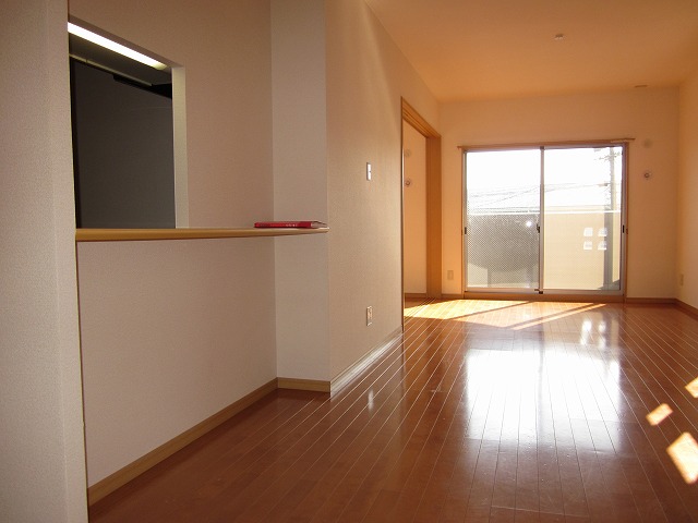 Living and room. Zudo ~ Down and a large living room! !