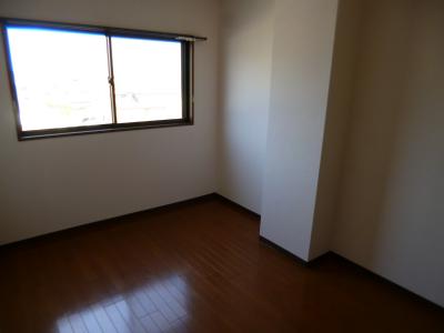 Other room space. Flooring