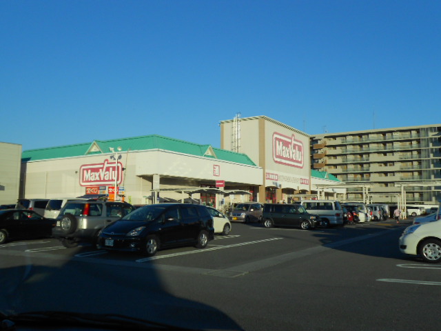 Supermarket. Maxvalu San River store up to (super) 2197m