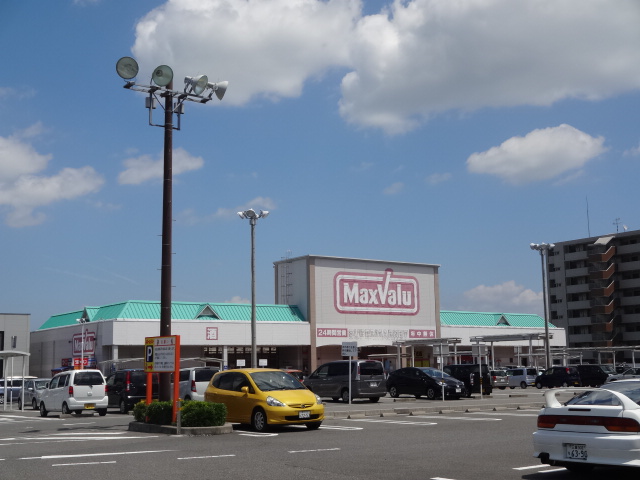 Supermarket. Maxvalu San River store up to (super) 972m