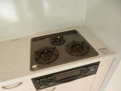 Kitchen. 3-neck with stove