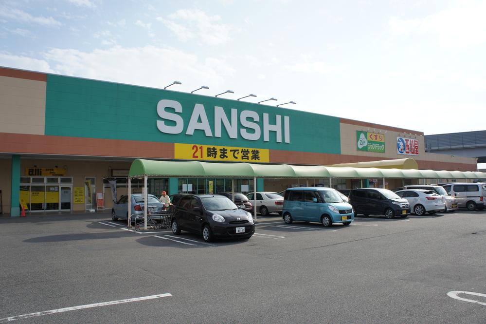 Supermarket. 1280m until Super Sanshi Mie Kawagoe Inter store