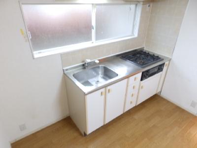 Kitchen. 3-burner stove with a system Kitchen