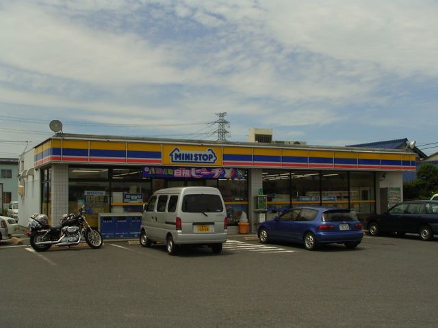 Convenience store. MINISTOP up (convenience store) 520m