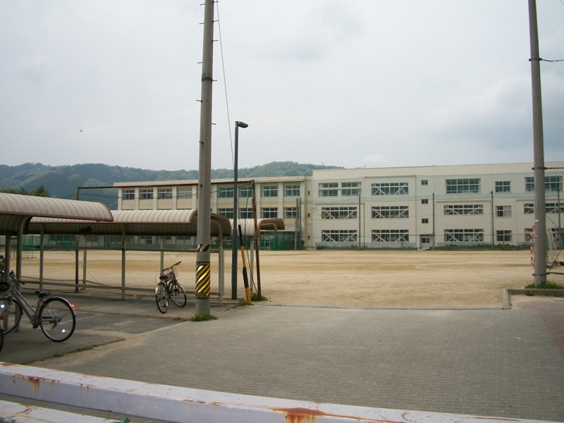 Junior high school. Nabari Municipal Nabari junior high school (junior high school) up to 1286m