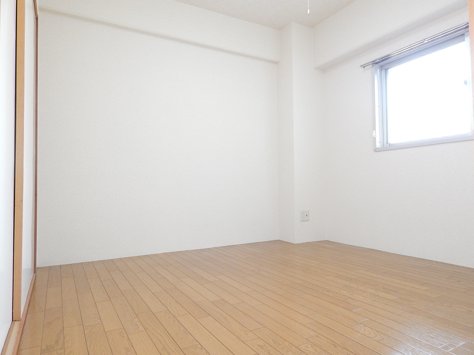 Other. Guests can relax in Western-style room> ▽ <;