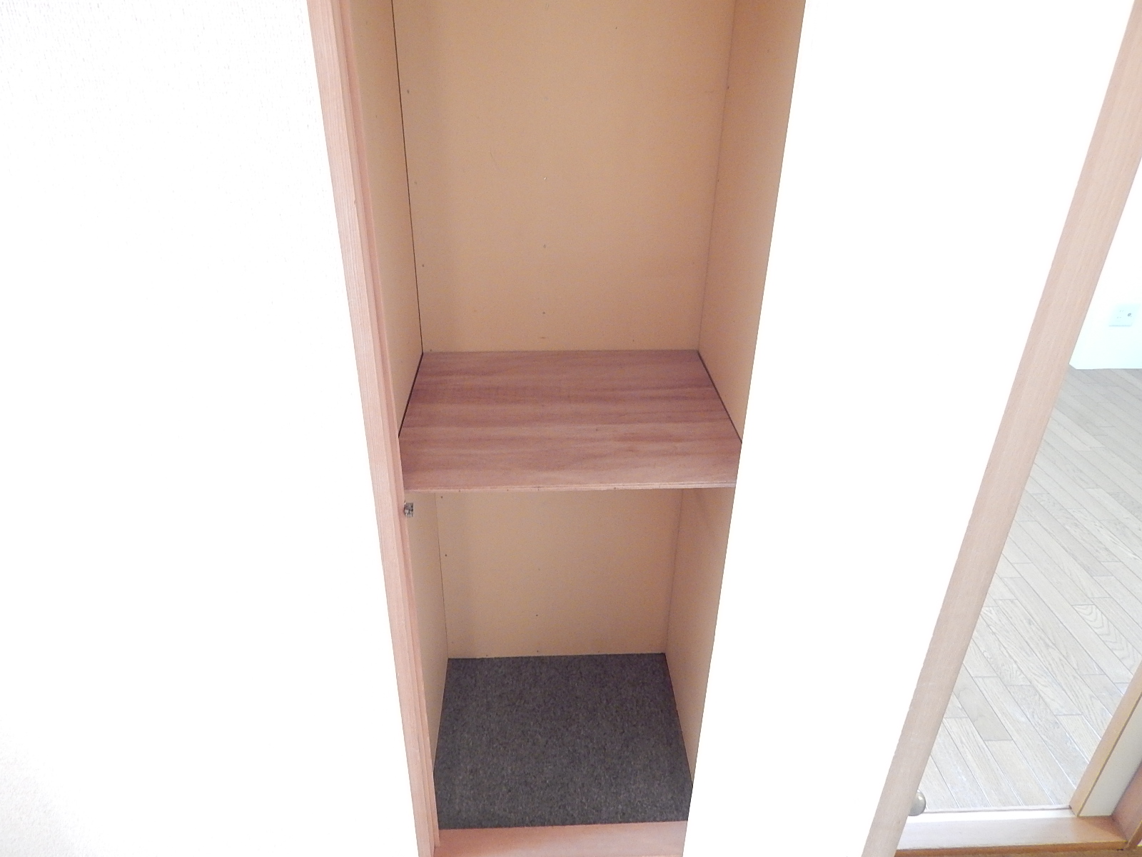 Receipt. Storage good! Please been working the space closet