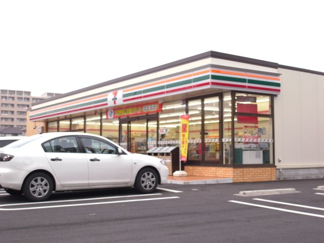 Convenience store. 1100m to Seven-Eleven (convenience store)