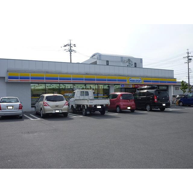 Convenience store. MINISTOP up (convenience store) 640m