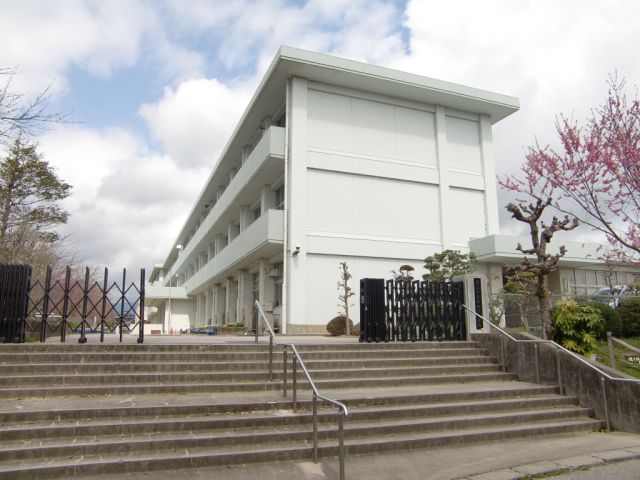 Primary school. Municipal Idagawa up to elementary school (elementary school) 1600m