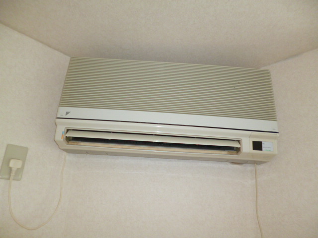 Living and room. It is air-conditioned ☆