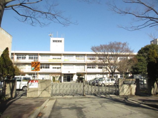 Junior high school. 1500m until the Municipal Hirata Nonaka school (junior high school)