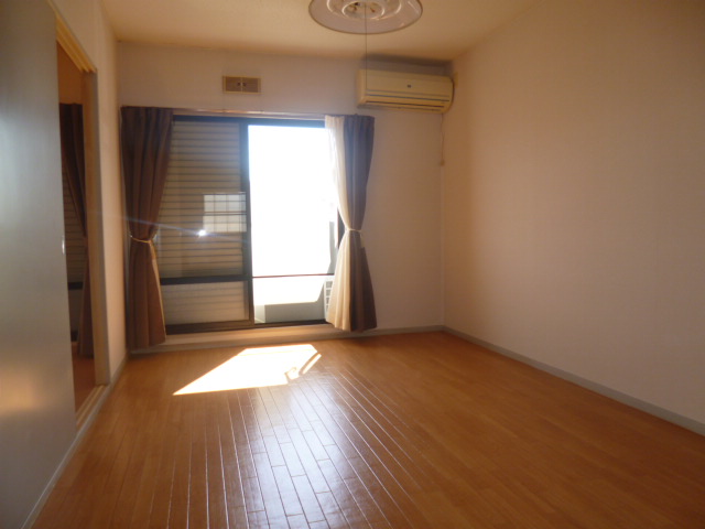 Living and room. LDK12 Pledge with Spacious room