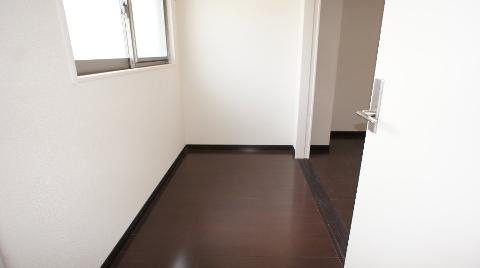 Other room space. Other space