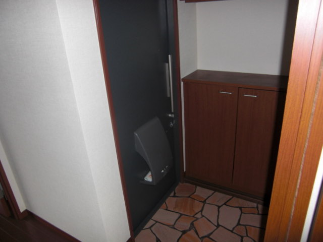 Entrance.  ※ Because of free will, It is a photograph of the same thing the other room.