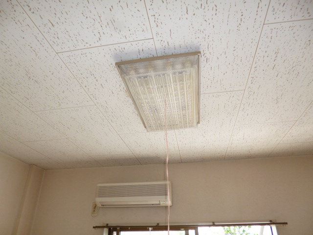 Living and room. Lighting is with) ^ 0 ^ (