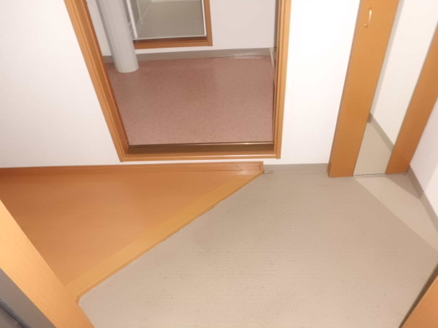 Entrance. Brightly, It is entered easy entrance