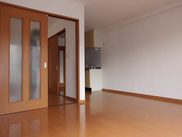 Living and room. LDK13.7 is a pledge and a wide space ☆