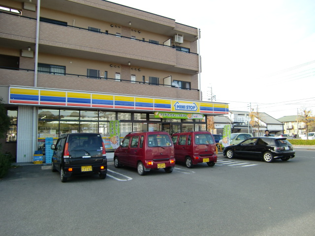 Convenience store. MINISTOP Suzuka Nakaejima the town store (convenience store) up to 95m