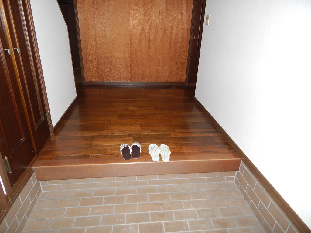 Entrance. Easy entrance to enter shallow step is