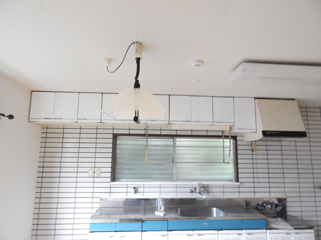 Kitchen. The kitchen top, There is thankfully storage shelves> ▽ <;