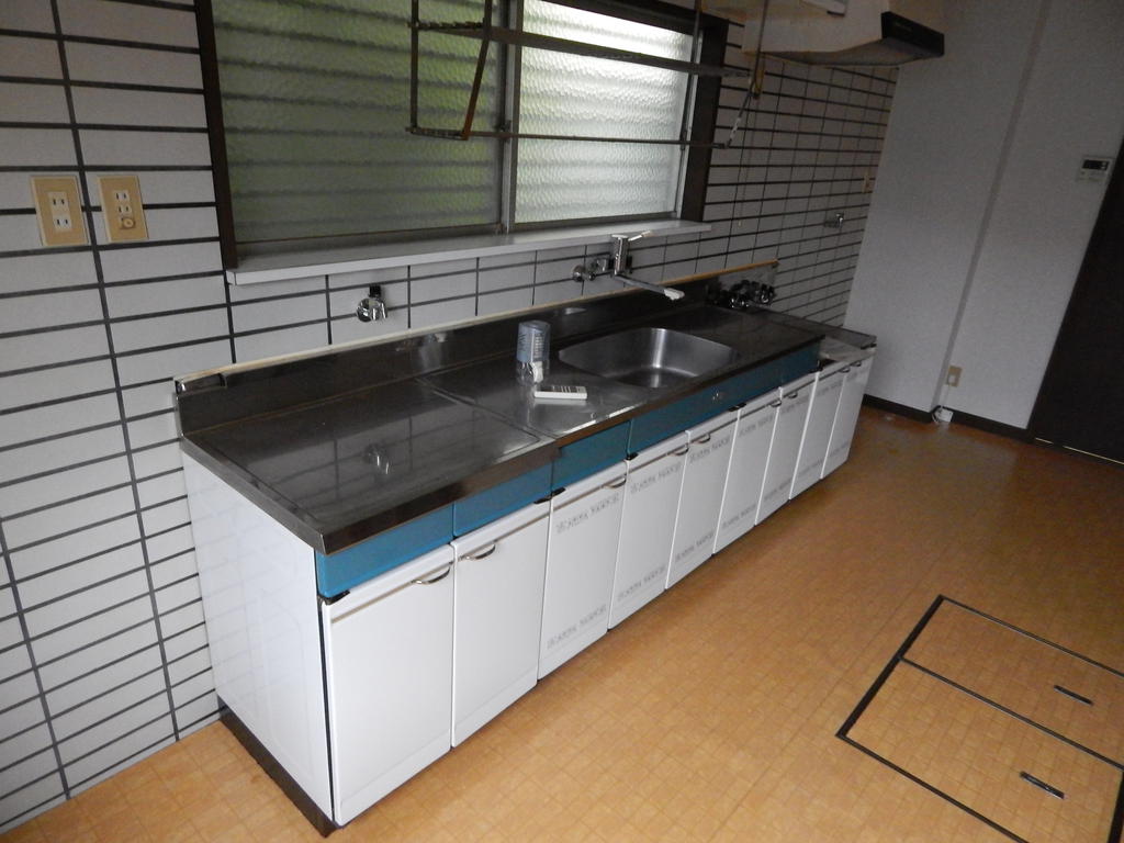 Kitchen. DK7.5 Pledge and the very wide ☆