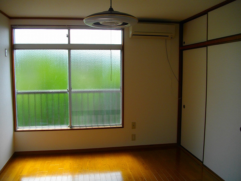 Living and room. Interoceanic flooring, air-conditioned