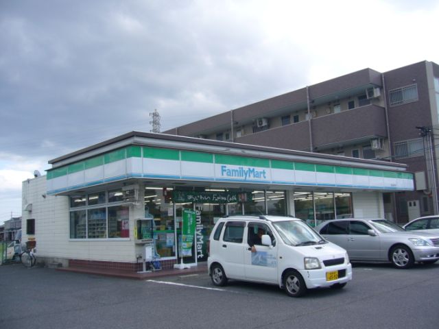 Convenience store. Circle 700m to K (convenience store)
