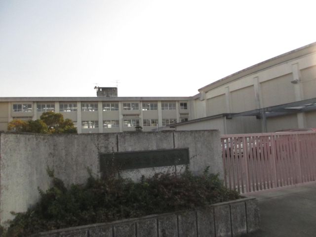 Primary school. Municipal Seiwa up to elementary school (elementary school) 950m