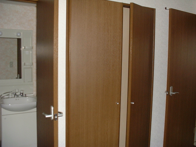 Other common areas. It is near the front door entrance ☆ (No. 106 room)