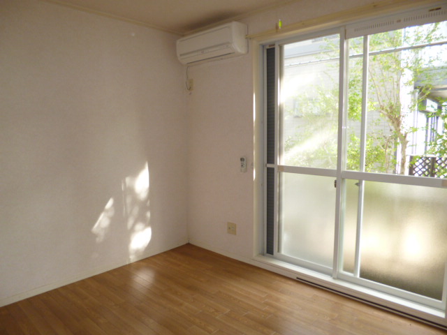 Living and room. Value price is a property ☆