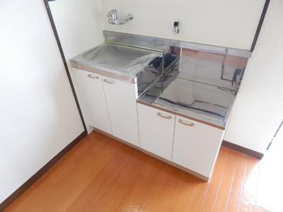 Kitchen. Gas stove installation Allowed