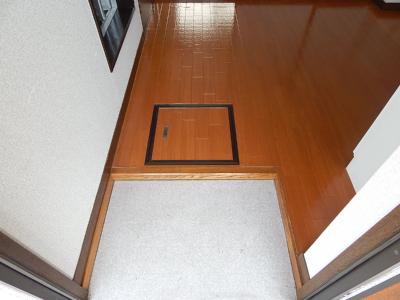 Entrance. Bright, It is entered easy entrance