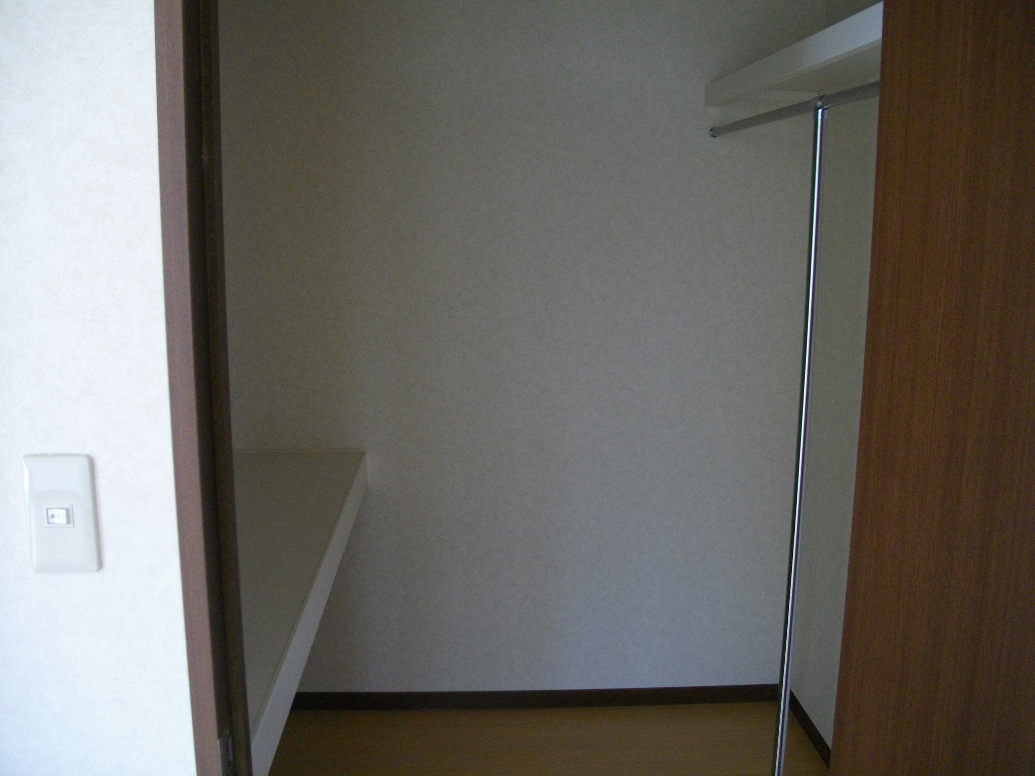 Receipt. Spacious walk-in closet