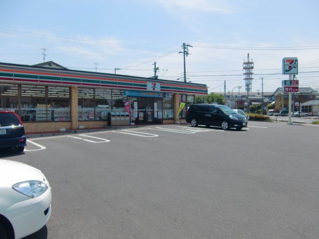 Convenience store. 390m to Seven-Eleven (convenience store)