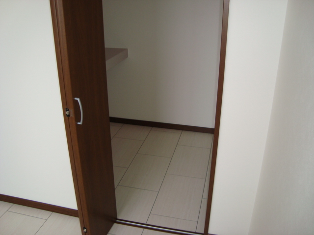 Receipt. Walk-in closet