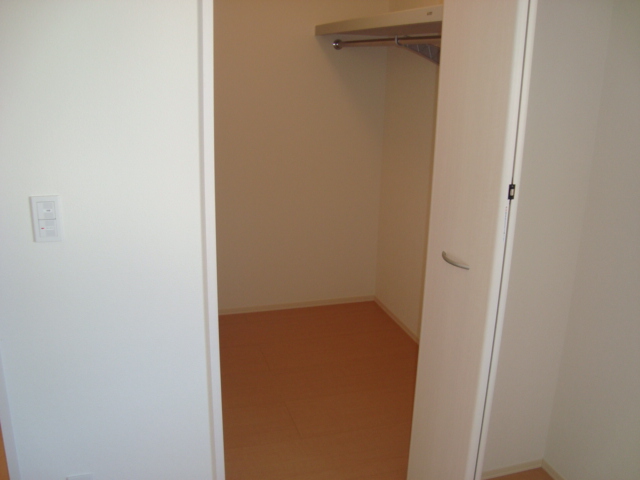 Receipt. Walk-in closet