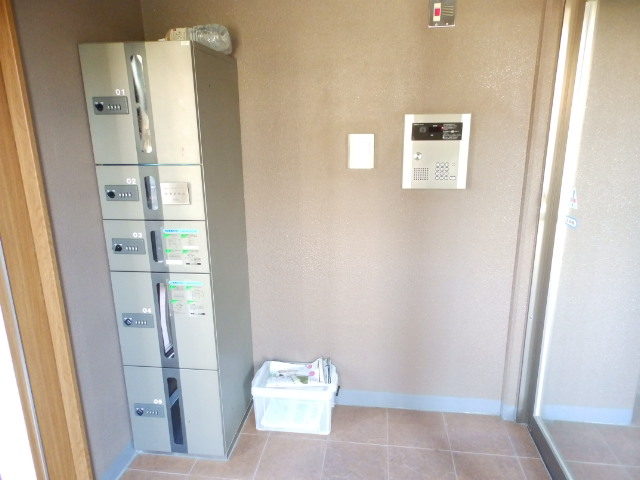 Entrance. Courier with BOX