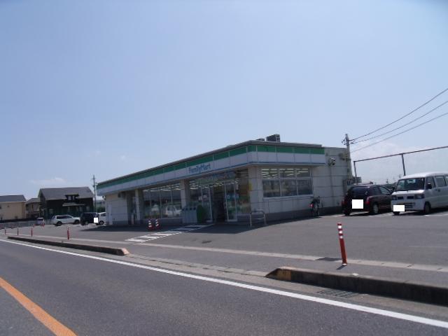 Convenience store. FamilyMart 1058m to Suzuka Kitanago store (convenience store)