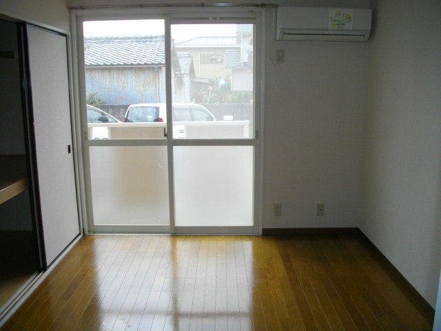 Other room space. Western-style room