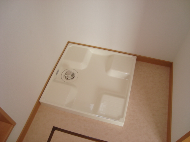 Washroom. Laundry Area