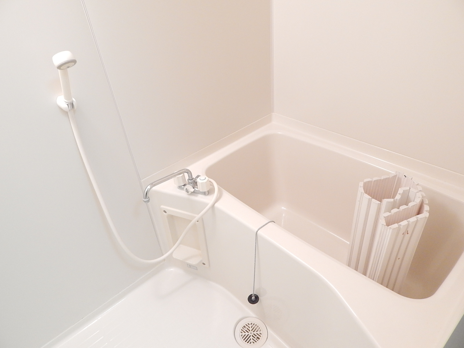 Bath. bus ・ It is another toilet.