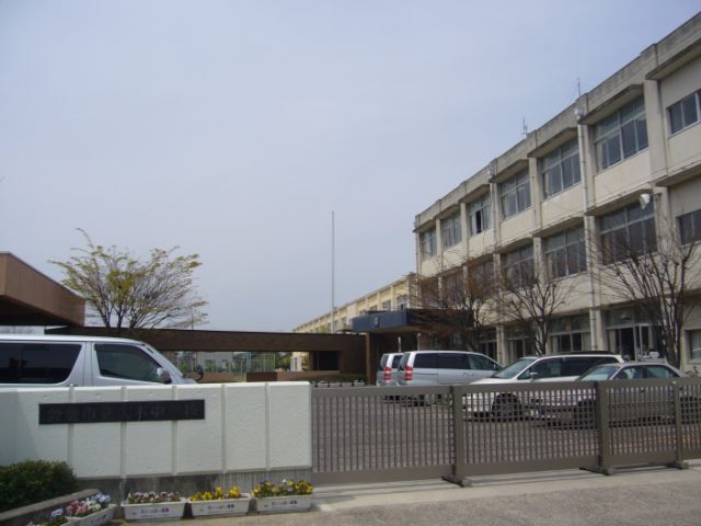 Junior high school. 2500m until the municipal large tree junior high school (junior high school)