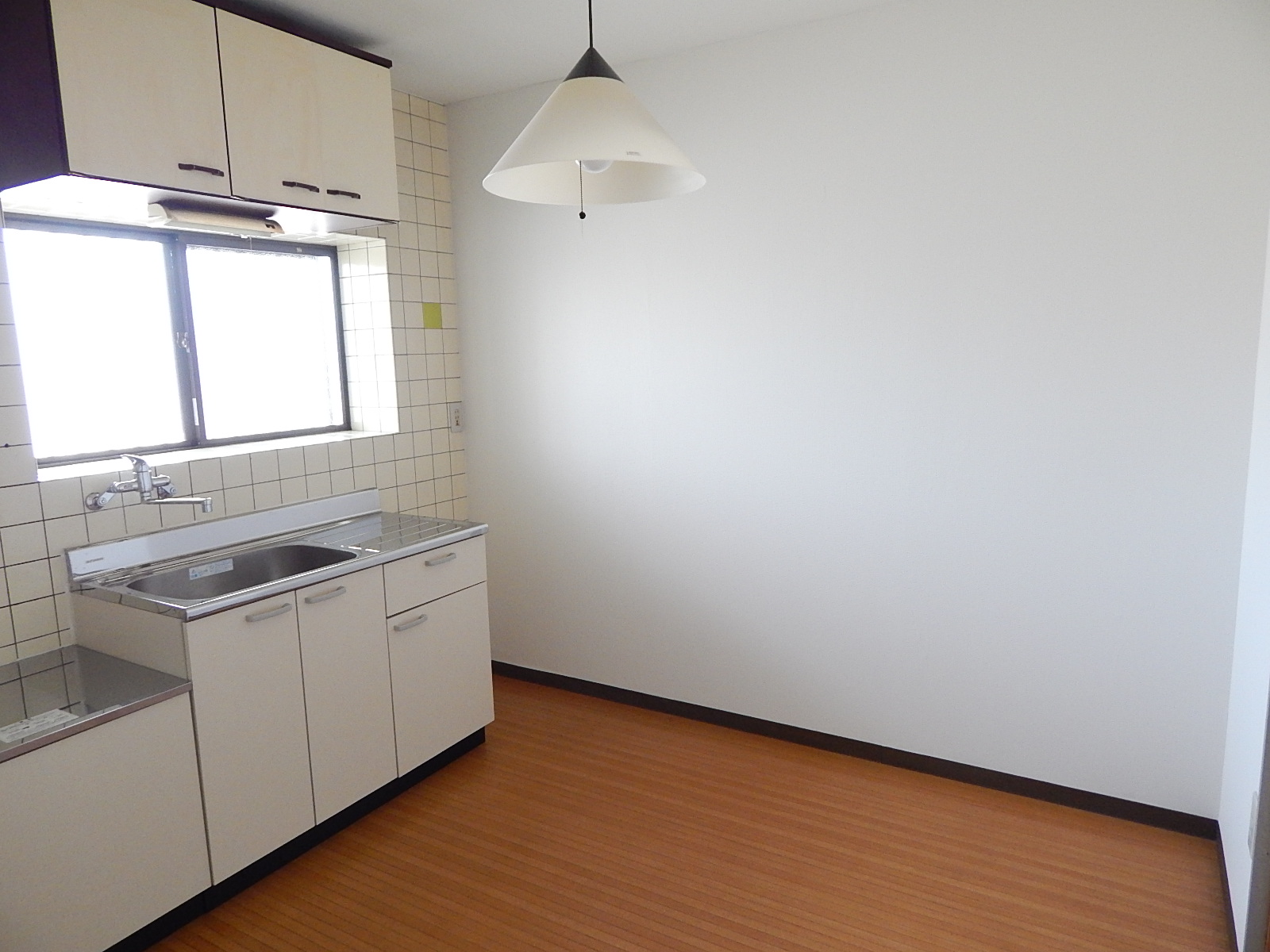 Kitchen. Storage peace of mind with a hanging cupboard (^ _ ^.)