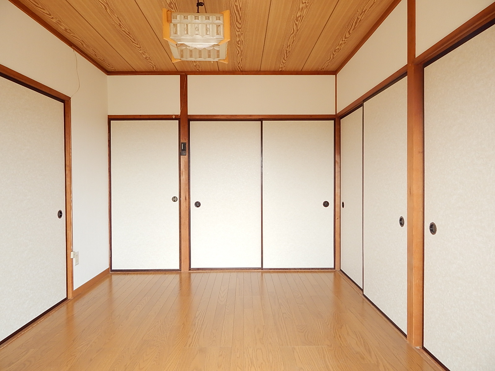 Receipt. Western-style 6 Pledge. There is plenty of closet storage (^ _ ^.)