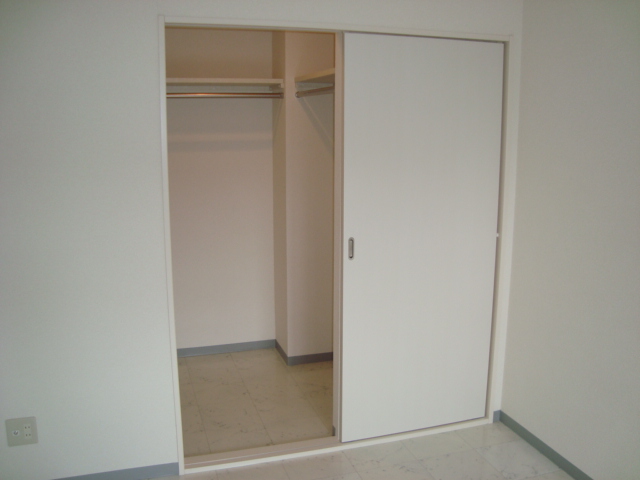 Receipt. Walk-in closet