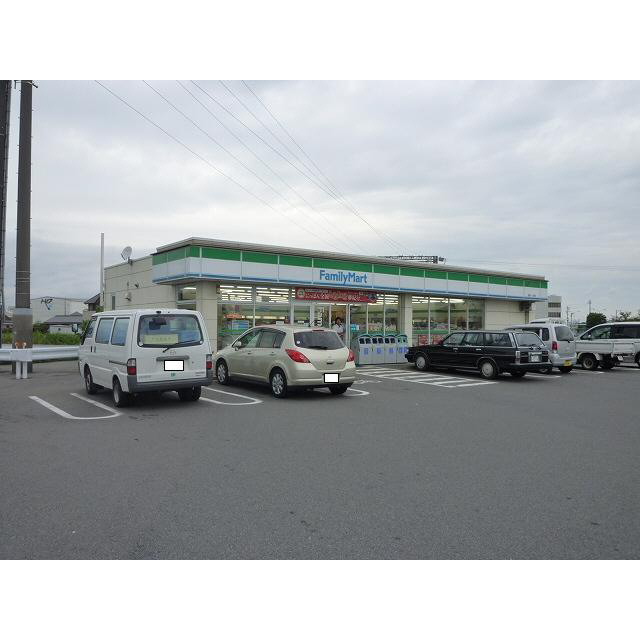 Convenience store. 640m to Family Mart (convenience store)