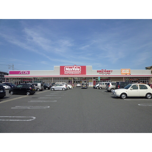 Supermarket. 480m until Maxvalu Okada store (Super)