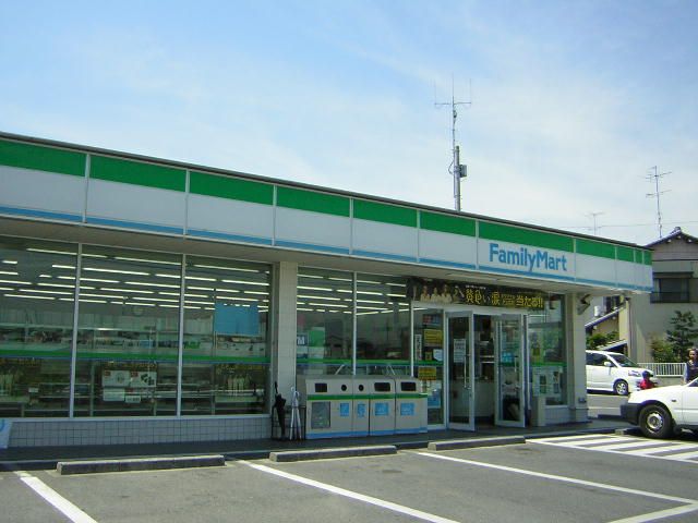 Convenience store. 980m to Family Mart (convenience store)